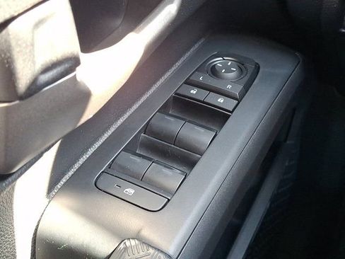 Used 2025 Toyota Tacoma TRD Off-Road w/ TRD Off Road Premium Package image 32