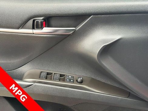 Used 2021 Toyota Camry SE image 24