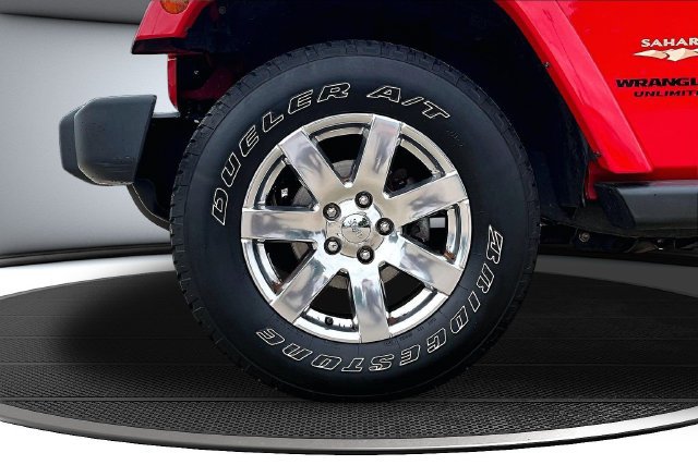 Used 2015 Jeep Wrangler Unlimited Sahara w/ Connectivity Group AWD/4WD image 33