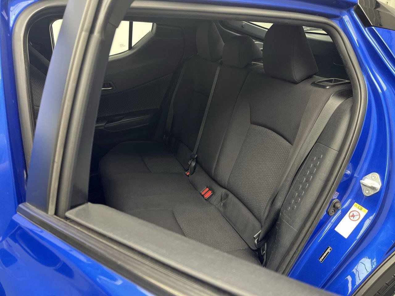 Used 2019 Toyota C-HR XLE FWD image 9