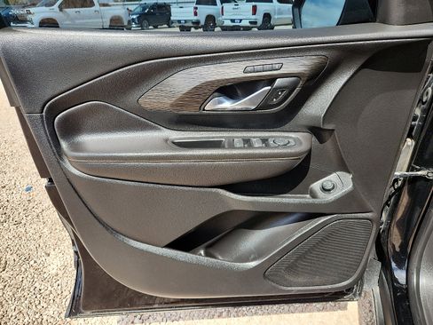 Used 2021 GMC Terrain SLT w/ Elevation Edition image 12