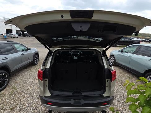 Used 2017 GMC Acadia SLT image 15