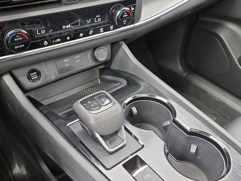 Used 2025 Nissan Rogue SV w/ SV Premium Package FWD image 14