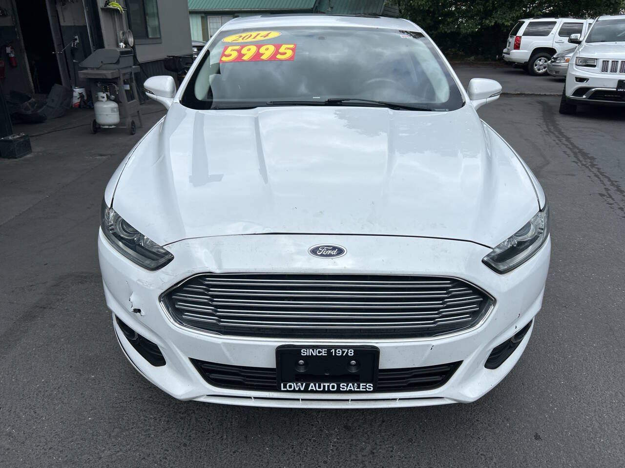 Used 2014 Ford Fusion SE FWD image 2