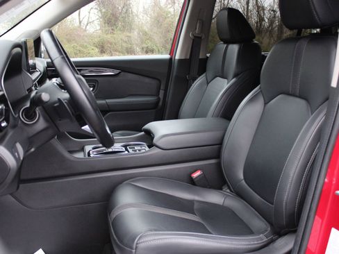 Used 2024 Honda Pilot Touring image 13