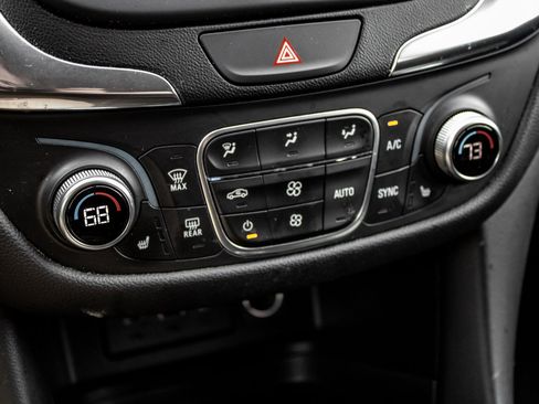 Used 2019 Chevrolet Equinox LT image 30