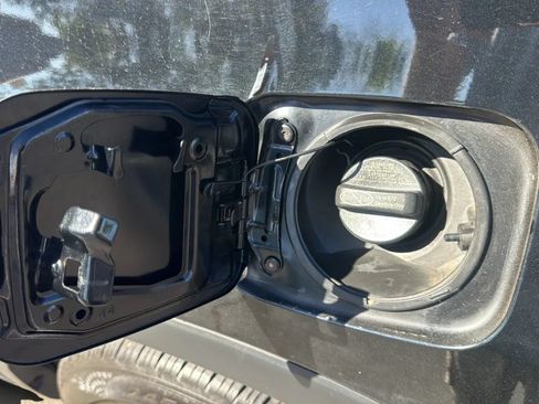 Used 2019 Toyota Highlander LE FWD image 24