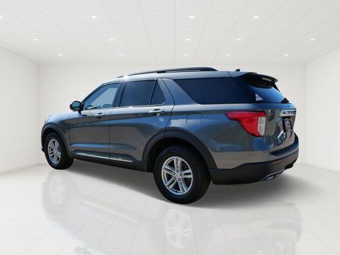 Certified 2022 Ford Explorer XLT w/ Equipment Group 202A AWD/4WD image 4