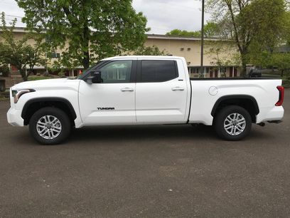 New 2026 Toyota Tundra SR5 w/ SR5 Premium Package