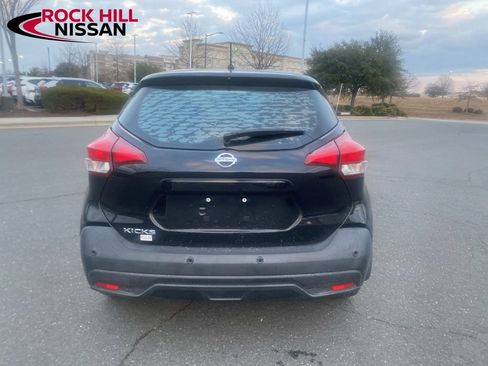 Used 2020 Nissan Kicks S image 4
