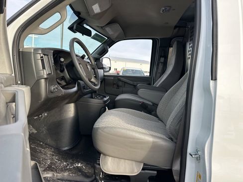 Used 2025 Chevrolet Express 2500 Extended w/ Communications Package image 8