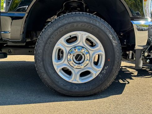 New 2025 Ford F350 XLT w/ FX4 Off-Road Package image 16