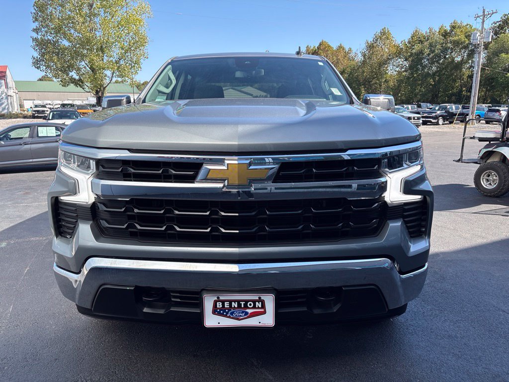 Used 2025 Chevrolet Silverado 1500 LT AWD/4WD image 3