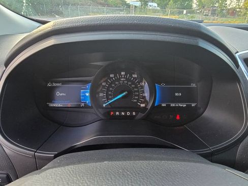 Used 2022 Ford Edge Titanium w/ Class II Trailer Tow Package AWD/4WD image 32