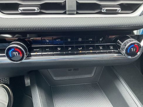 New 2026 Chevrolet Equinox LT w/ Convenience Package II image 17