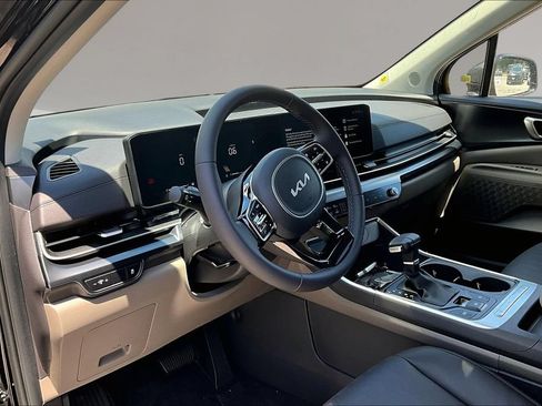 New 2026 Kia Carnival FWD image 7