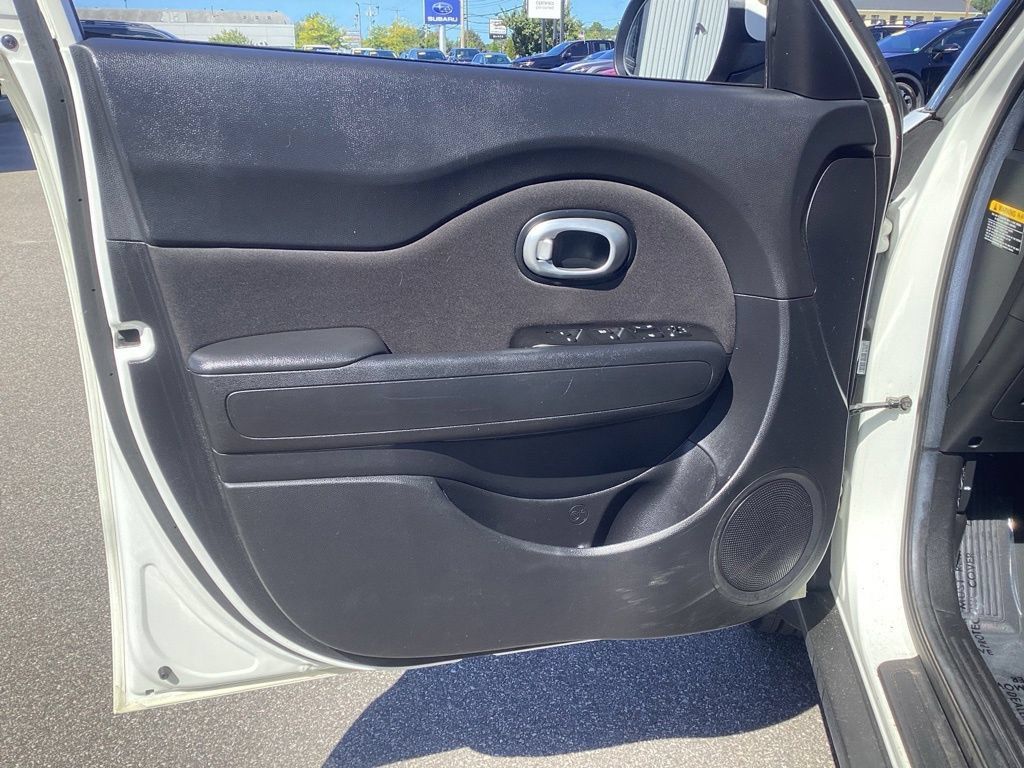 Used 2016 Kia Soul FWD image 10