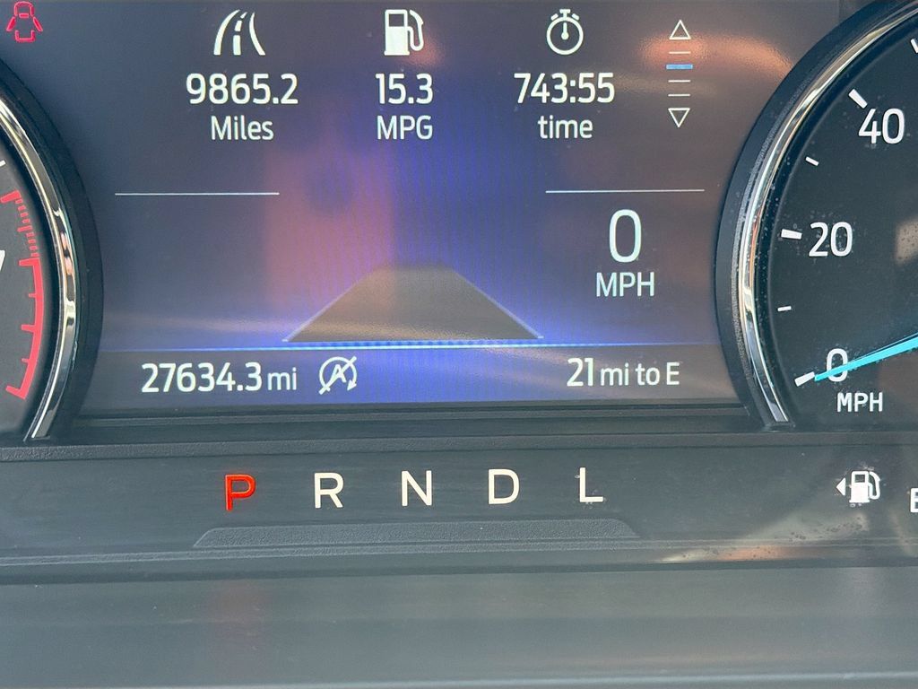 Used 2022 Ford Explorer XLT w/ Equipment Group 202A AWD/4WD image 12