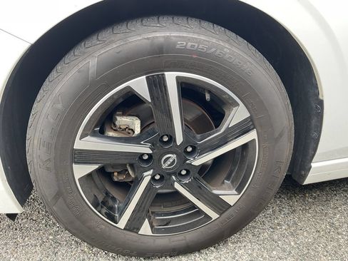 Used 2024 Nissan Sentra SV FWD image 4