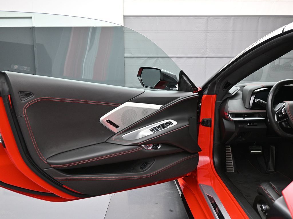 Used 2021 Chevrolet Corvette Stingray Premium Conv w/ Z51 Performance Package RWD image 8