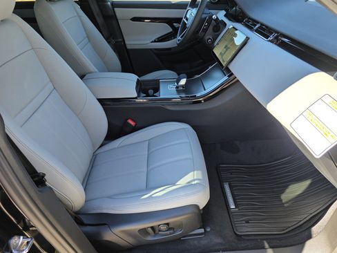 Used 2026 Land Rover Range Rover Evoque S image 3