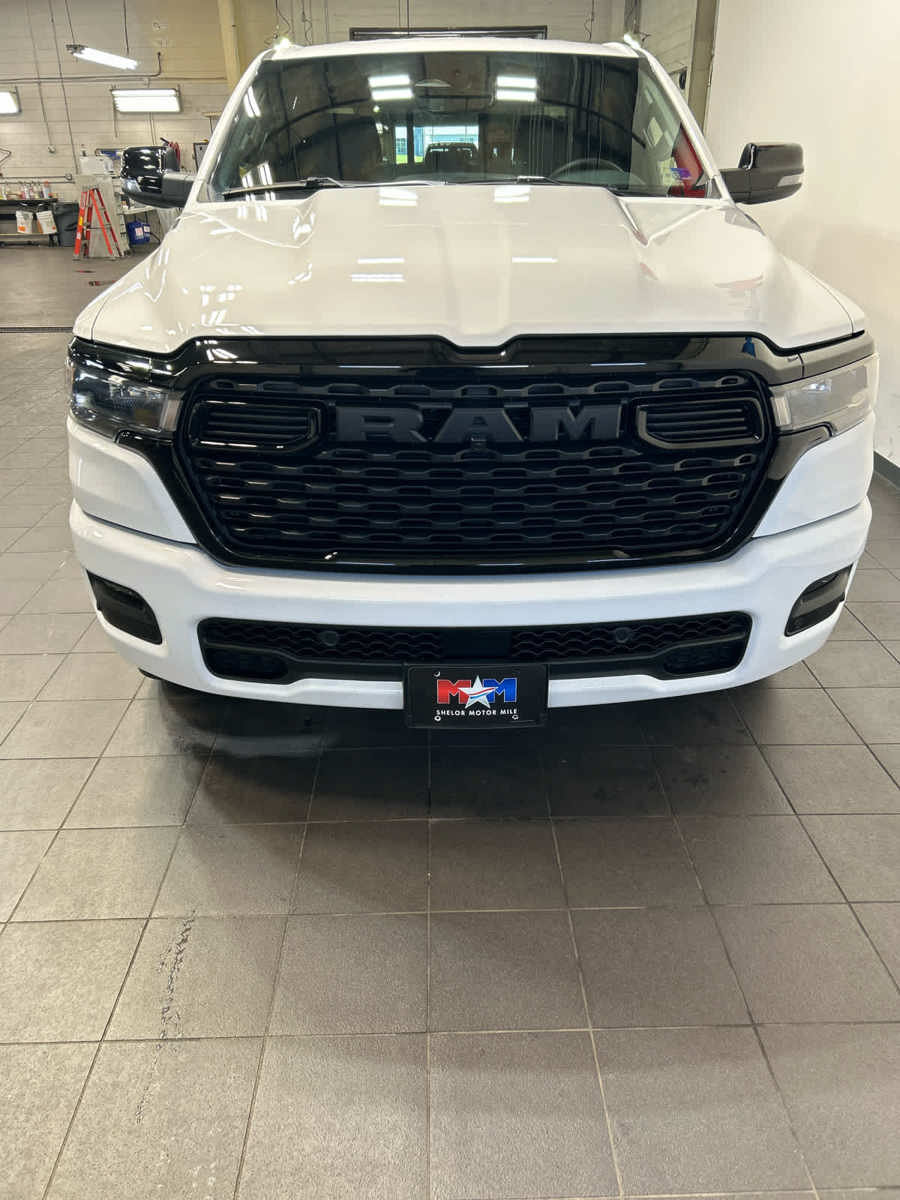Used 2025 RAM 1500 Big Horn AWD/4WD image 3