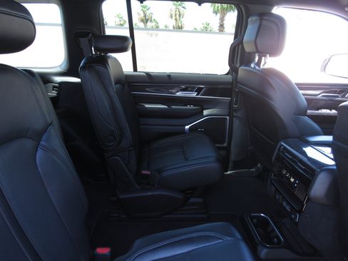 Used 2022 Jeep Wagoneer Series III w/ Convenience Group I AWD/4WD image 11