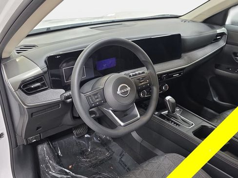 Used 2025 Nissan Kicks SV AWD/4WD image 16