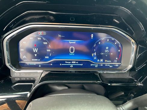 Used 2024 Chevrolet Silverado 2500 ZR2 w/ Technology Package image 42