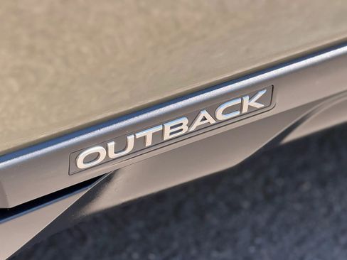Used 2019 Subaru Outback 2.5i Premium image 11