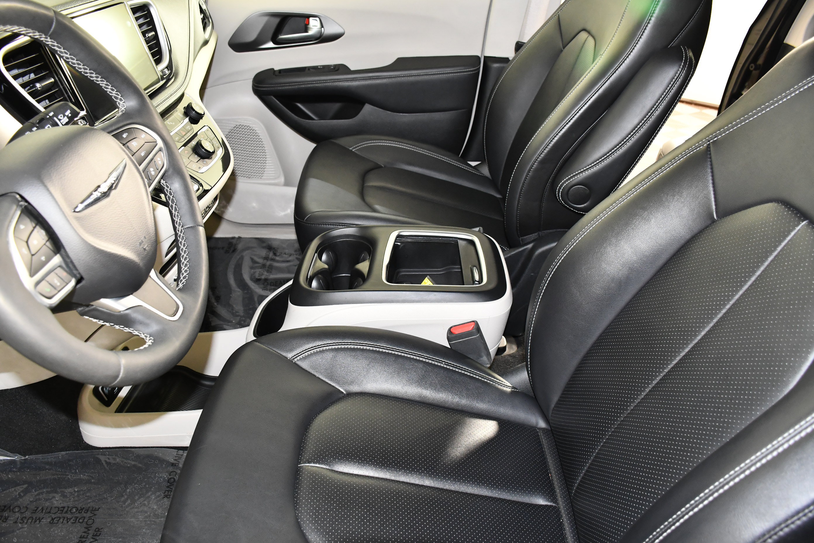 Used 2024 Chrysler Pacifica Limited FWD image 37
