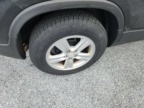Used 2018 Chevrolet Trax LT w/ LT Convenience Package FWD image 11