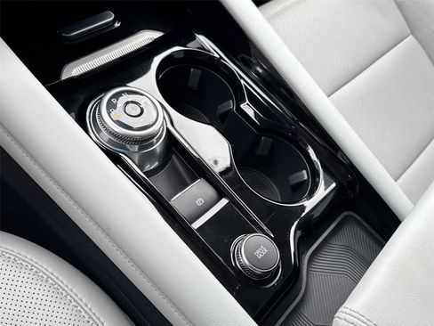 Certified 2025 Ford Explorer Platinum w/ Ultimate Package image 27