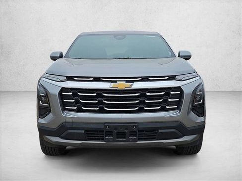 Used 2025 Chevrolet Equinox LT image 2