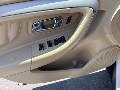 Used 2017 Ford Taurus SEL image 22