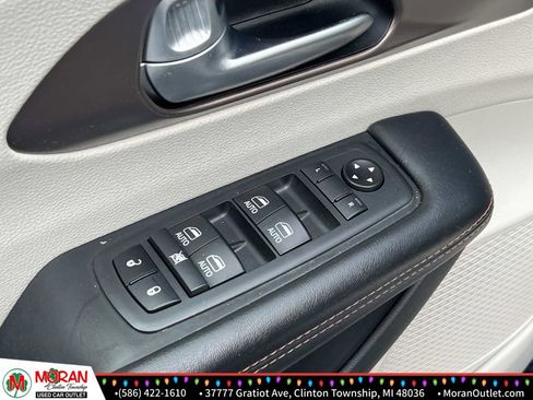 Used 2018 Chrysler Pacifica Touring-L Plus w/ Tire & Wheel Group image 18