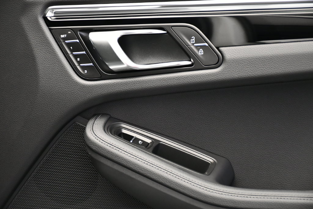 Certified 2026 Porsche Macan Turbo AWD/4WD image 47