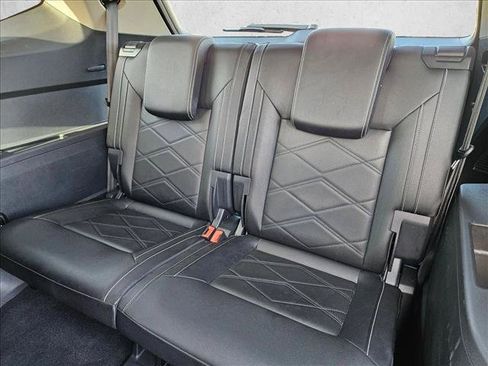 Used 2025 Volkswagen Atlas SE FWD image 19