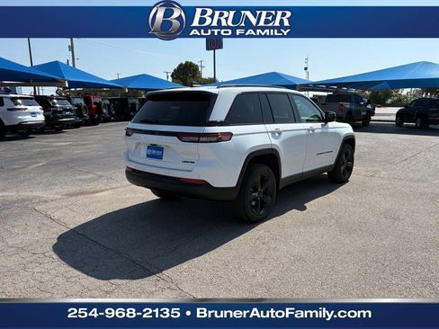 New 2025 Jeep Grand Cherokee Limited w/ Black Appearance Package image 5