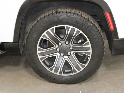 Used 2023 Jeep Wagoneer Series II AWD/4WD image 56