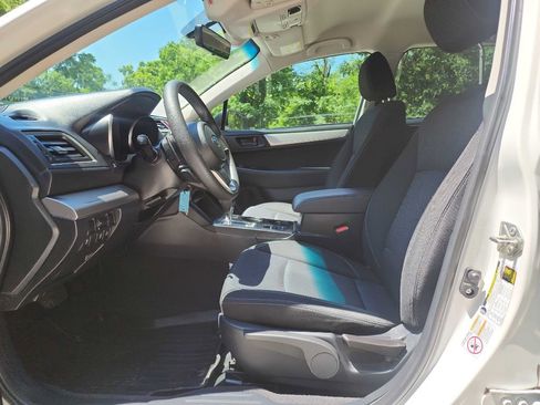Used 2019 Subaru Outback 2.5i AWD/4WD image 17