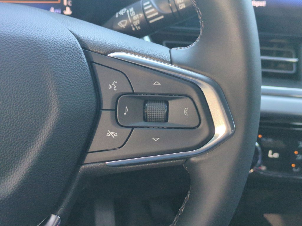New 2026 Chevrolet Trax LT w/ LT Convenience Package FWD image 19