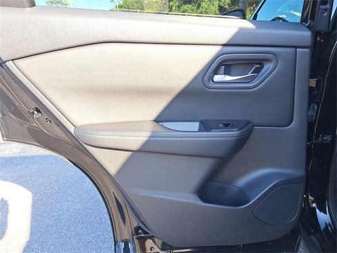 Used 2024 Nissan Rogue SV image 13