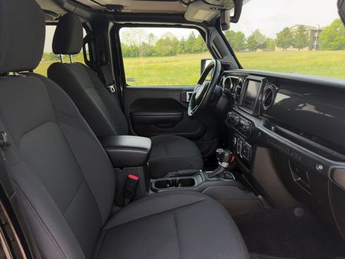 Used 2022 Jeep Wrangler Unlimited Sport AWD/4WD image 25