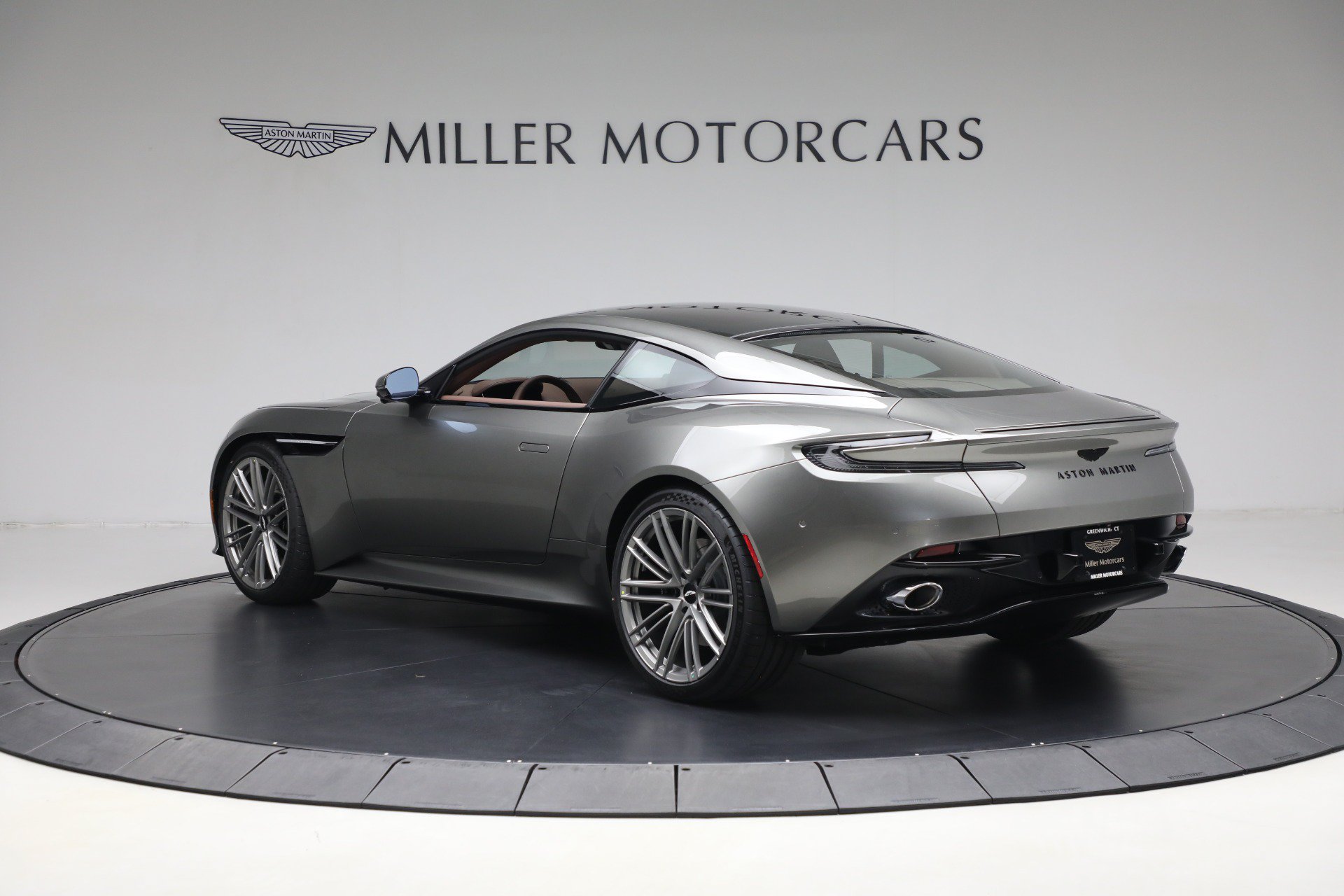 Used 2025 Aston Martin DB12 Coupe RWD image 4