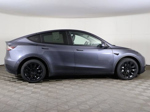 Used 2023 Tesla Model Y Long Range AWD/4WD image 19