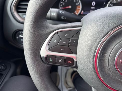 Used 2023 Jeep Renegade Latitude AWD/4WD image 11