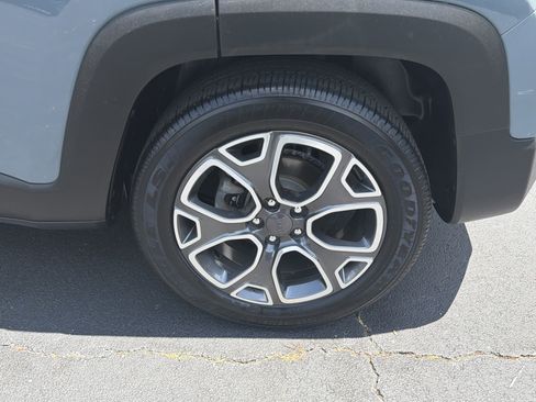 Used 2018 Jeep Renegade Limited FWD image 29