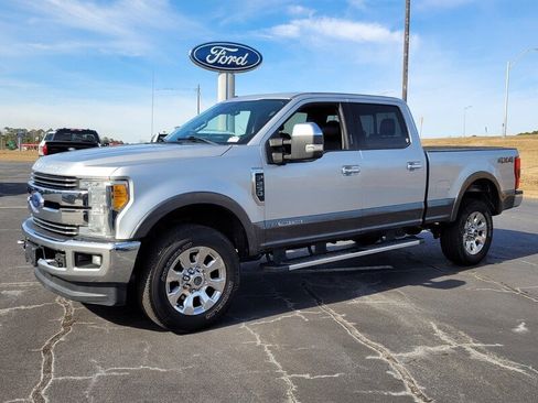 Used 2017 Ford F250 Lariat w/ Tow Technology Bundle image 3