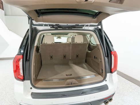 Used 2023 GMC Yukon XL Denali image 33